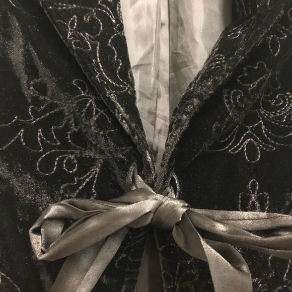 Simply adorable jacket - Picture 3 of 3